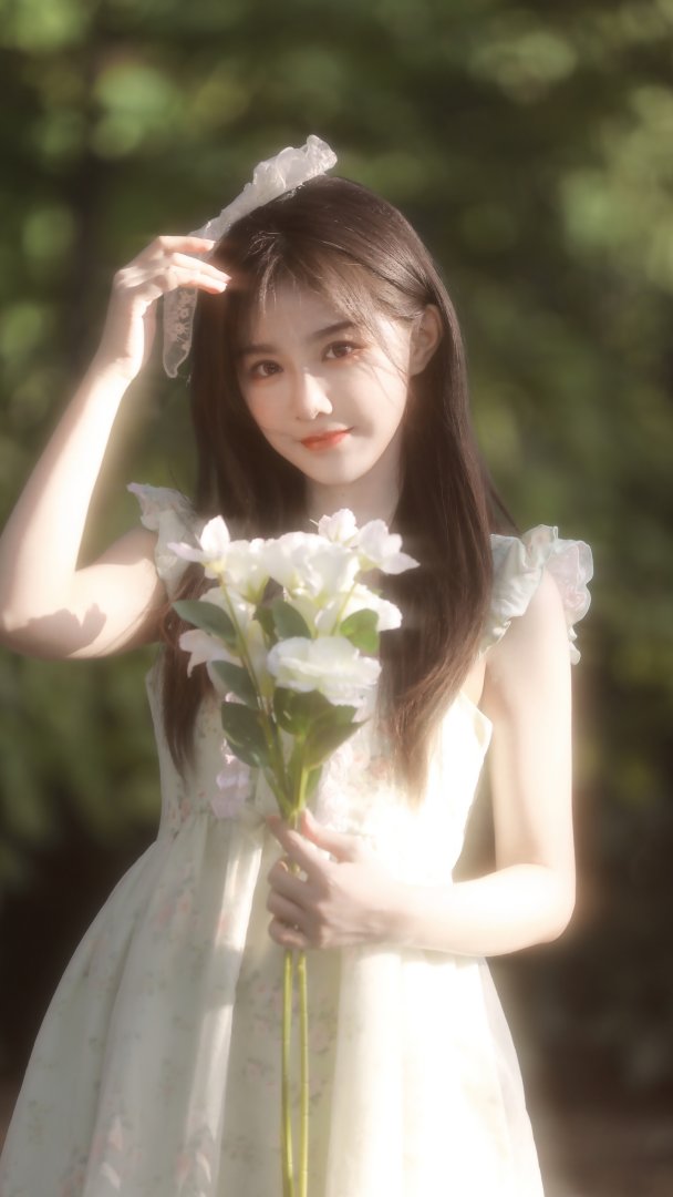森系少女逆光白花 清新治愈系壁纸