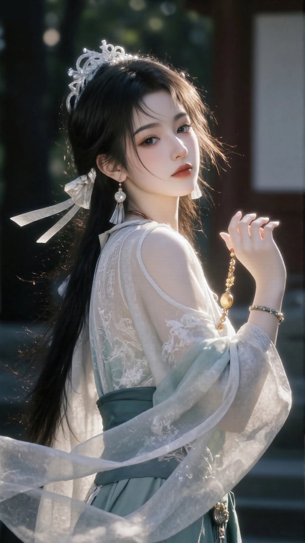 庭院逆光青绿纱衣古装美女壁纸