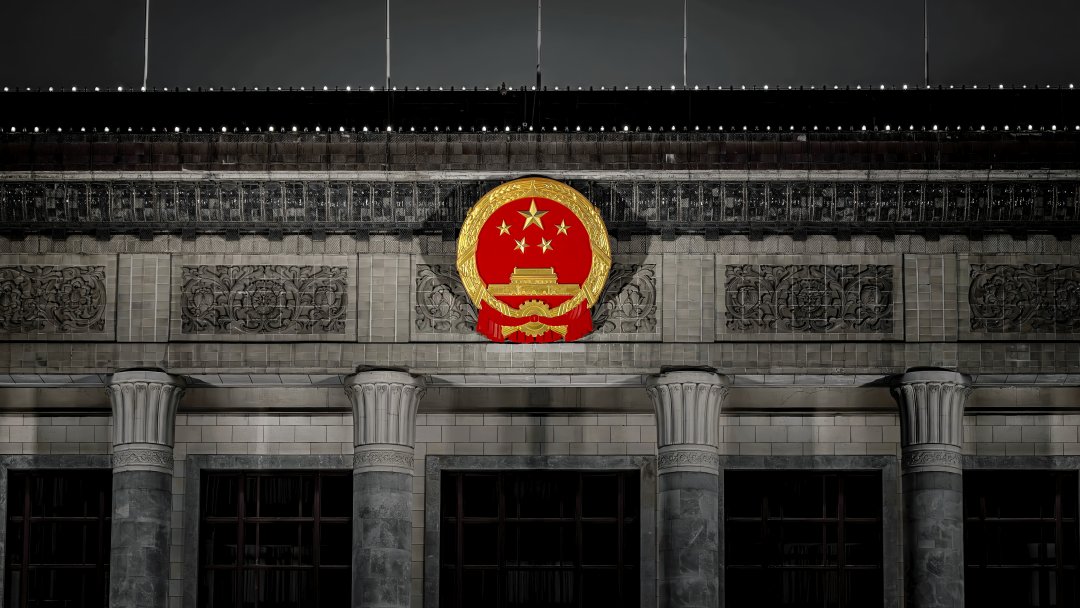人民大会堂夜景8K壁纸 北京地标国徽7680×4320超高清桌面背景